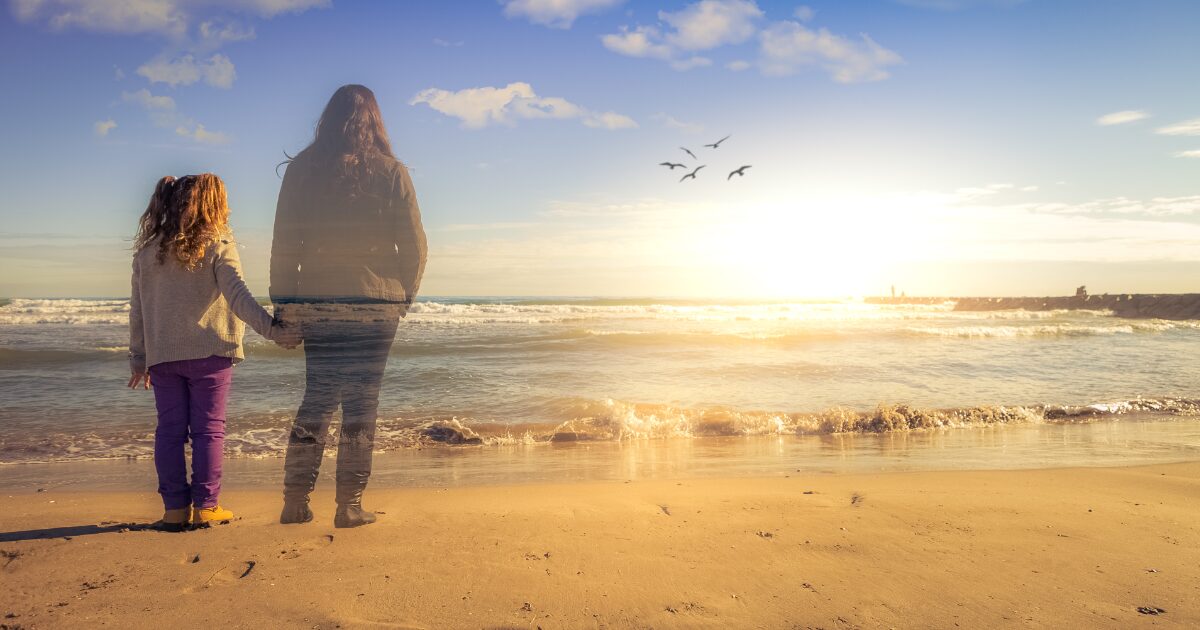 亡くなった人を思い出すのはなぜ？涙が出る理由をスピリチュアルと心理の両面から考える